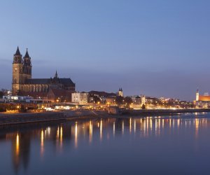Blick auf das nächtliche Magdeburg