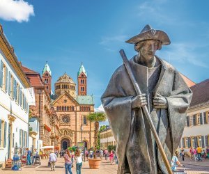 Pilgerfigur und Dom zu Speyer