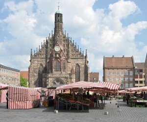 Markttag vor der Frauenkirche Nürnberg