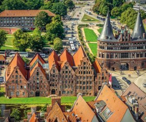 Blick auf das Holstentor