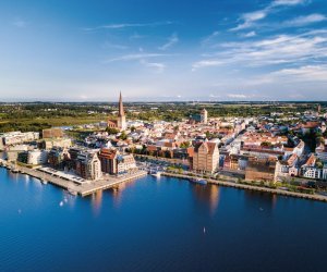 Stadthafen Rostock mit Speichern
