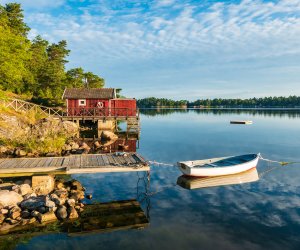 Schärengarten an der schwedischen Küste vor Stockholm