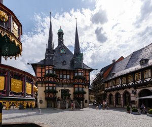 Rathaus Wernigerode mit Brunnen am Marktplatz
