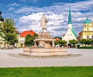Marienbrunnen und Gnadenkapelle von Altötting