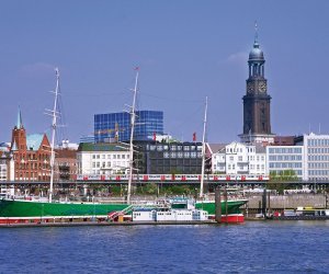 Hamburger Hafen mit "Michel"