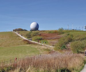 Wanderer auf dem Weg zur  Wasserkuppe