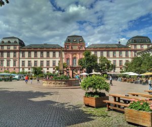 Marktplatz und Schloss in Darmstadt