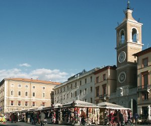Markt auf der Piazza Tre Martiri, Rimini